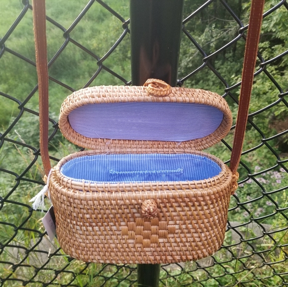 NWT Rattan straw crossbody camera purse - Picture 4 of 4